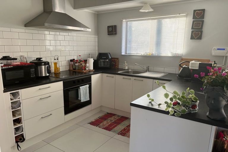 Photo of property in 2/40 Gills Avenue, Papakura, 2110