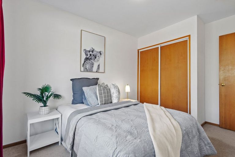 Photo of property in 2/3 Claverley Gardens, Avonhead, Christchurch, 8042