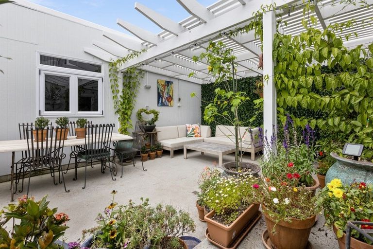 Photo of property in 17 Meeanee Quay, Westshore, Napier, 4110