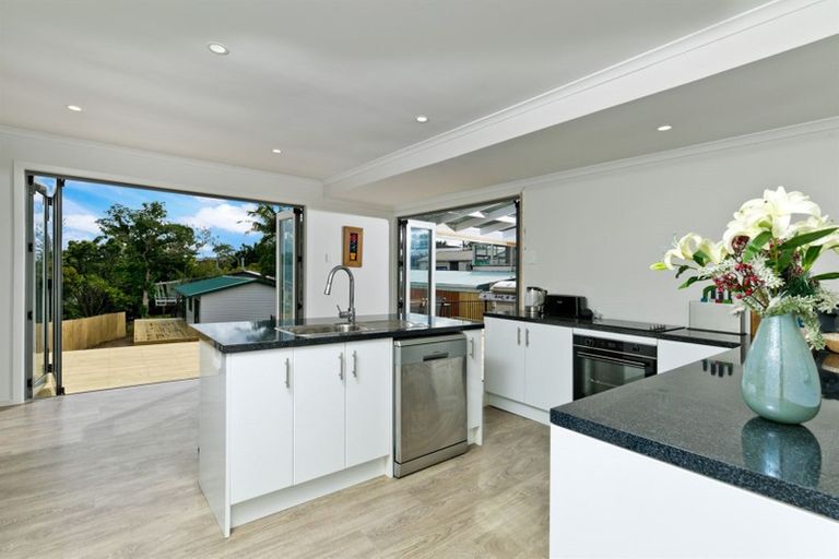 Photo of property in 122 Sunnyside Road, Sunnyvale, Auckland, 0612