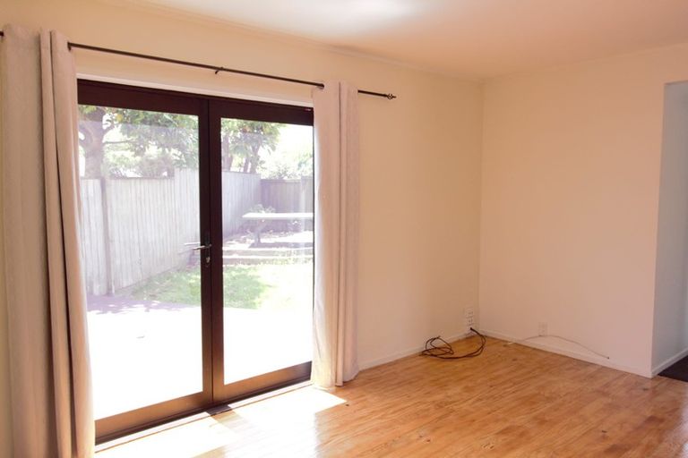 Photo of property in 1/19 Tree View Avenue, Glenfield, Auckland, 0629