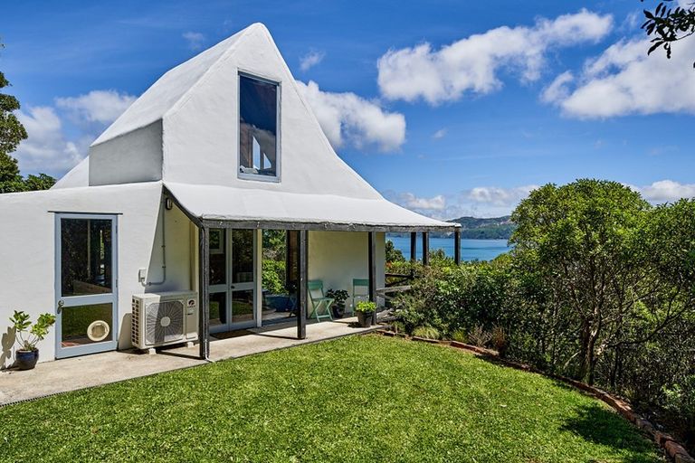 Photo of property in 65 Howard Road, Point Howard, Lower Hutt, 5013