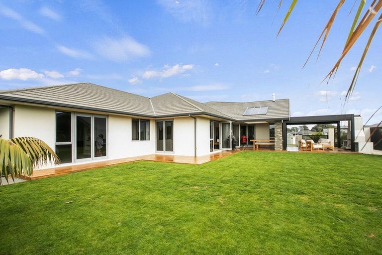 Photo of property in 12 Gleneagles Way, Waiwhakaiho, New Plymouth, 4312