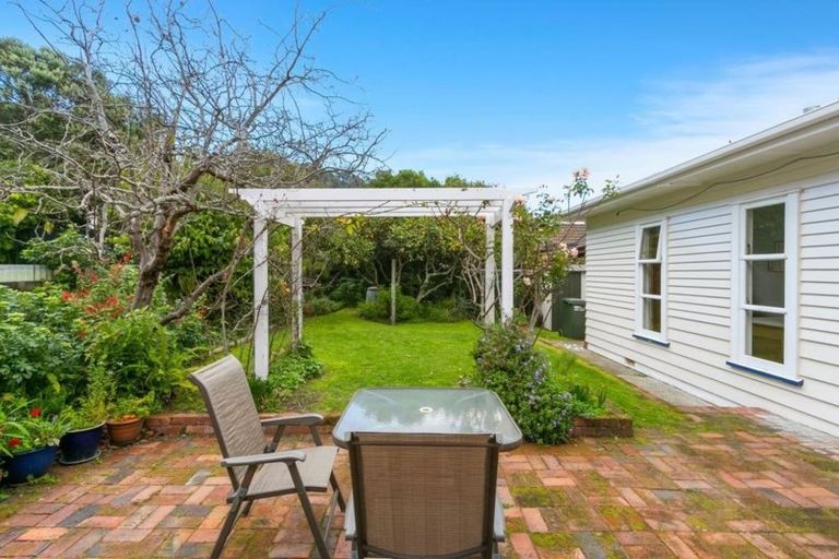 Photo of property in 389 Muritai Road, Eastbourne, Lower Hutt, 5013