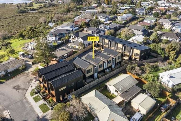 Photo of property in 27d Dawnhaven Drive, Te Atatu Peninsula, Auckland, 0610