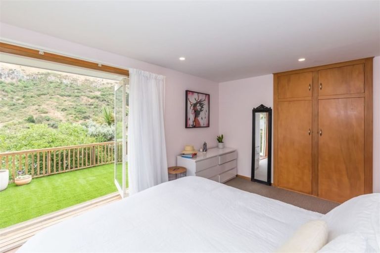 Photo of property in 36 Evans Pass Road, Sumner, Christchurch, 8081