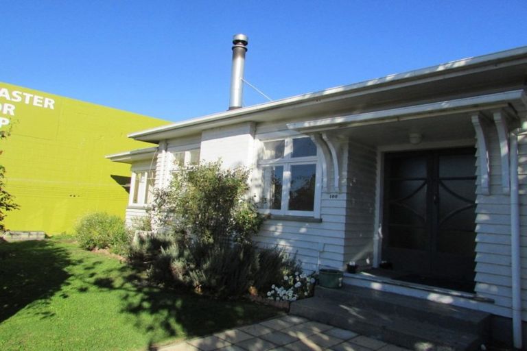 Photo of property in 100 Shakespeare Road, Waltham, Christchurch, 8023