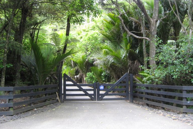 Photo of property in 231 School Road, Waimauku, 0881