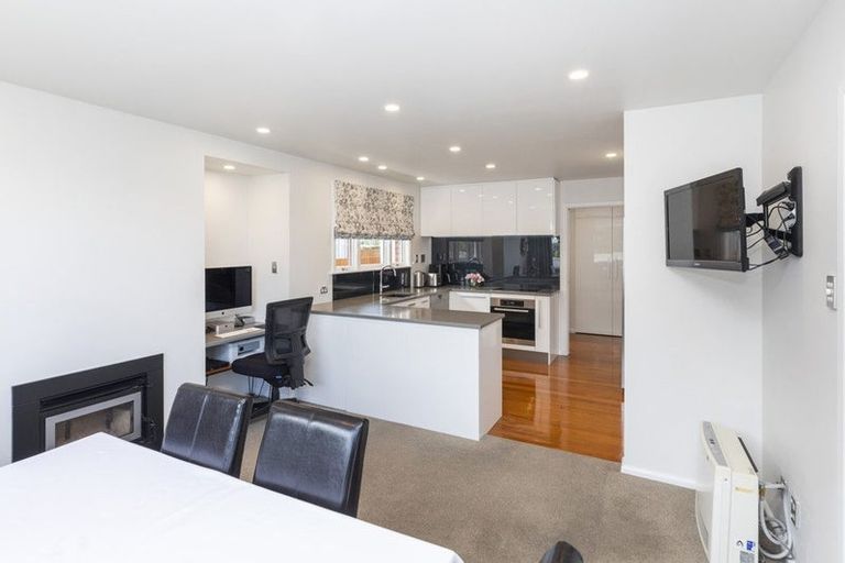 Photo of property in 17 Newbridge Place, Ilam, Christchurch, 8041