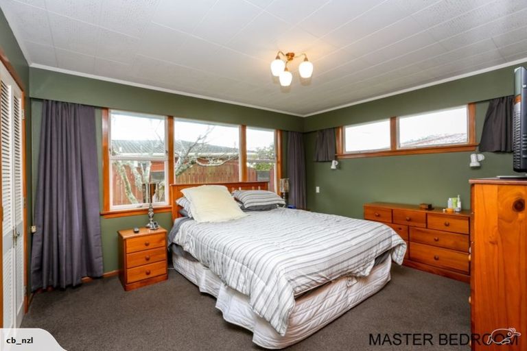 Photo of property in 25 Manu Crescent, Upper Vogeltown, New Plymouth, 4310