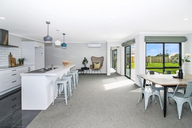 Photo of property in 2 Ongarui Close, Whalers Gate, New Plymouth, 4310