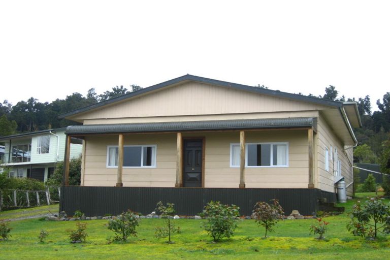Photo of property in 68 Ahau Street, Moana, 7872
