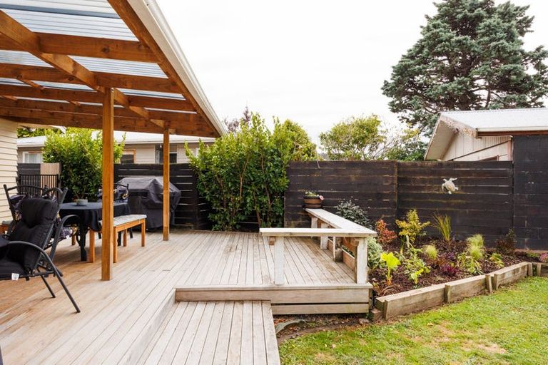 Photo of property in 21 Acacia Street, Kelvin Grove, Palmerston North, 4414