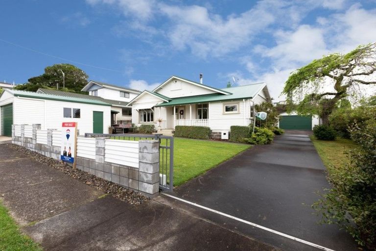 Photo of property in 80 Paynters Avenue, Strandon, New Plymouth, 4312