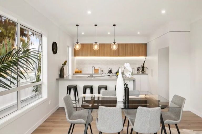 Photo of property in 26b Stottholm Road, Titirangi, Auckland, 0604