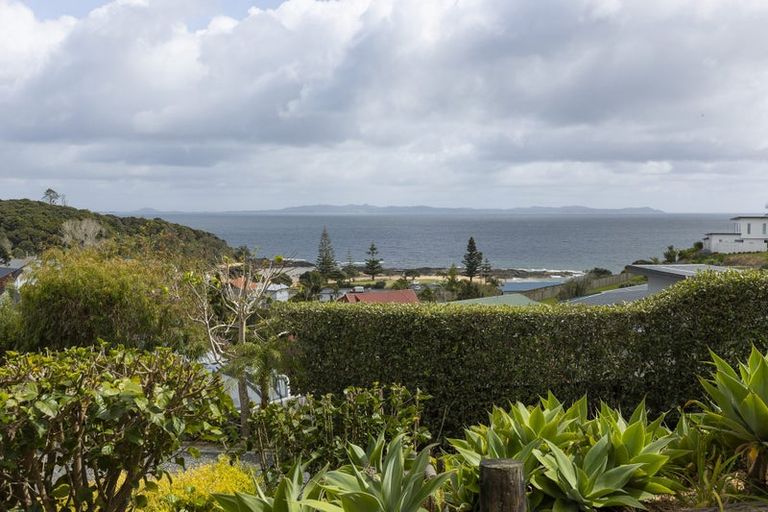 Photo of property in 9 Dudley Crescent, Cable Bay, 0420