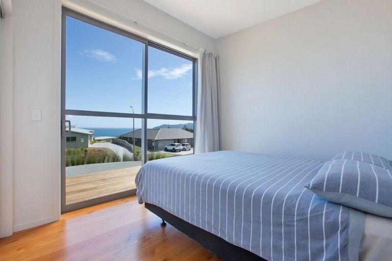Photo of property in 16 Sunrise Place, Cable Bay, 0420