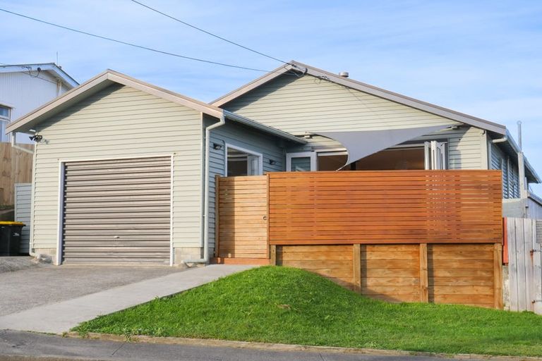Photo of property in 49 Lonsdale Crescent, Rongotai, Wellington, 6022