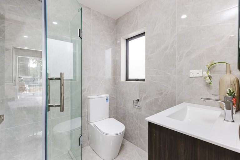 Photo of property in 89c Cascades Road, Pakuranga Heights, Auckland, 2010