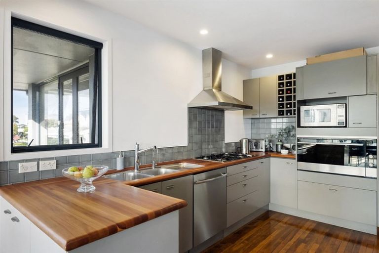 Photo of property in 190 Hurstmere Road, Takapuna, Auckland, 0622