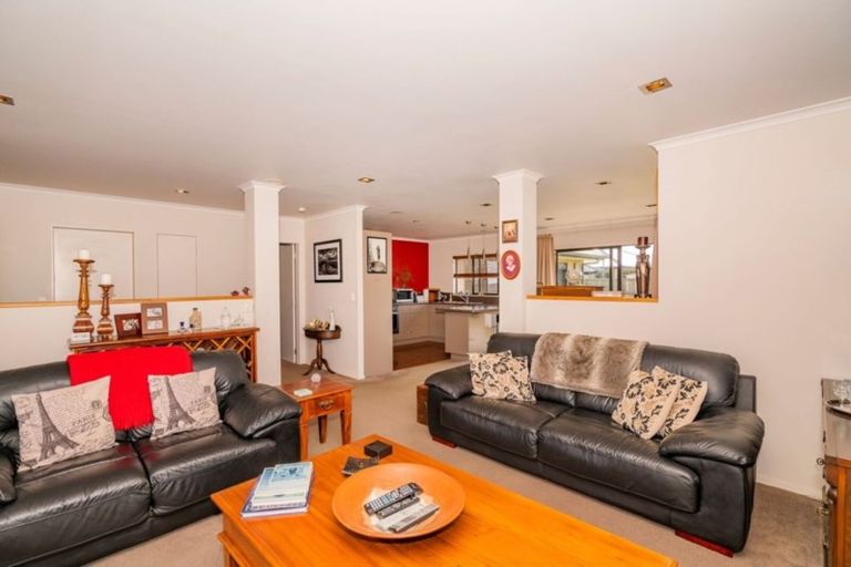 Photo of property in 1/9 Jacaranda Avenue, Beach Haven, Auckland, 0626