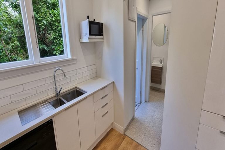 Photo of property in 16 Raroa Road, Kelburn, Wellington, 6012