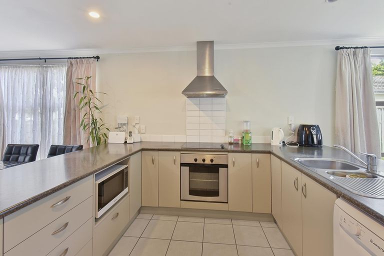 Photo of property in 3 The Track, Takanini, 2112