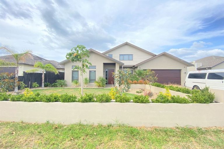 Photo of property in 13 Paso Fino Crescent, Karaka, Papakura, 2113