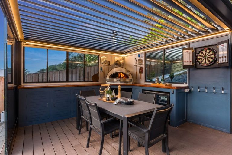 Photo of property in 76 Omapere Street, Whitby, Porirua, 5024