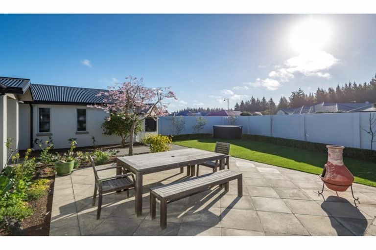 Photo of property in 28 Ruahine Place, Parklands, Christchurch, 8083