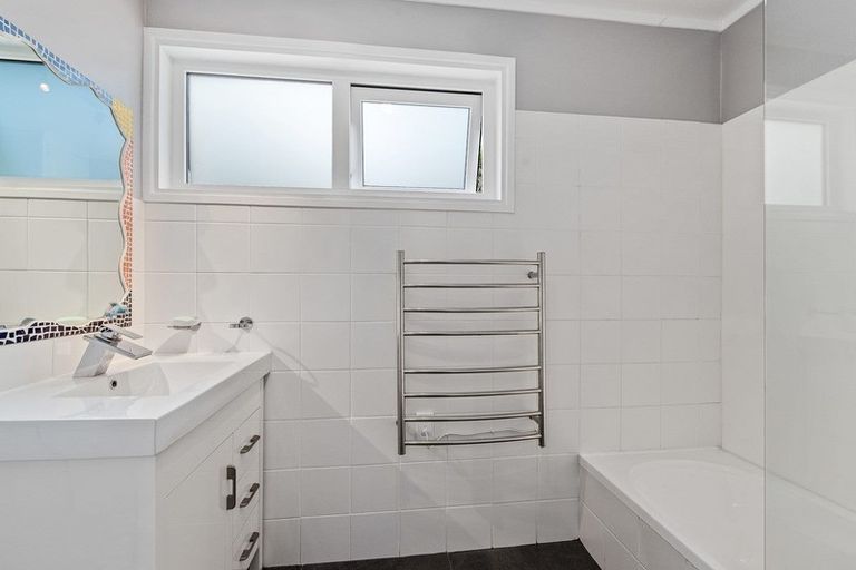 Photo of property in 9 Glenwood Avenue, Birkenhead, Auckland, 0626