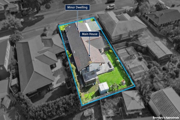 Photo of property in 32 Borrowdace Avenue, Botany Downs, Auckland, 2010