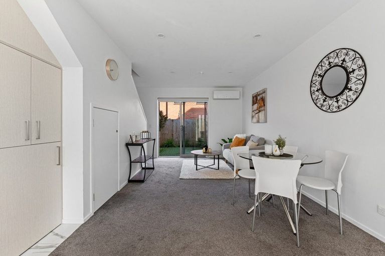 Photo of property in 4/8 Yeovil Road, Te Atatu Peninsula, Auckland, 0610