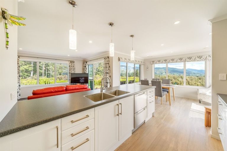 Photo of property in 1 Valley View Way, Timberlea, Upper Hutt, 5018