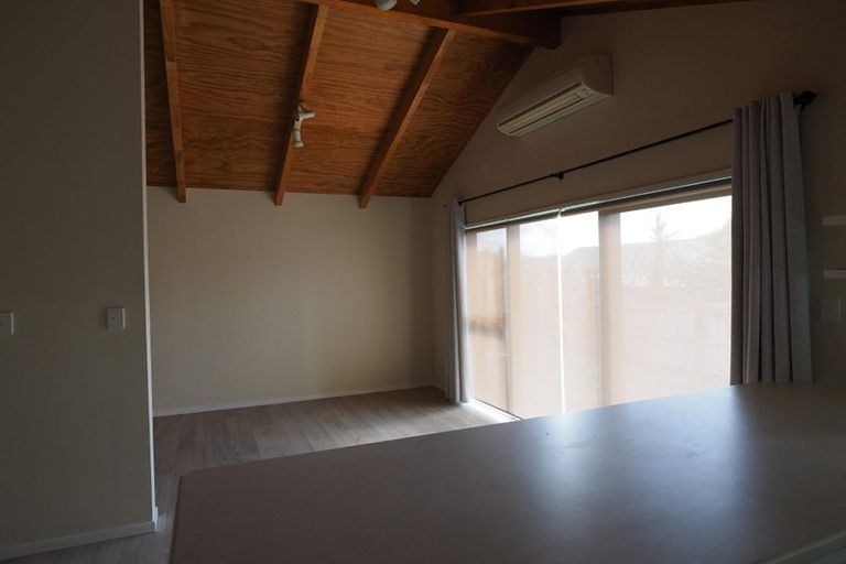 Photo of property in 9 Graven Court, Henderson, Auckland, 0612