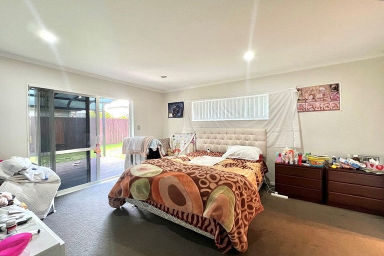 Photo of property in 15 Yatterina Avenue, Takanini, 2112