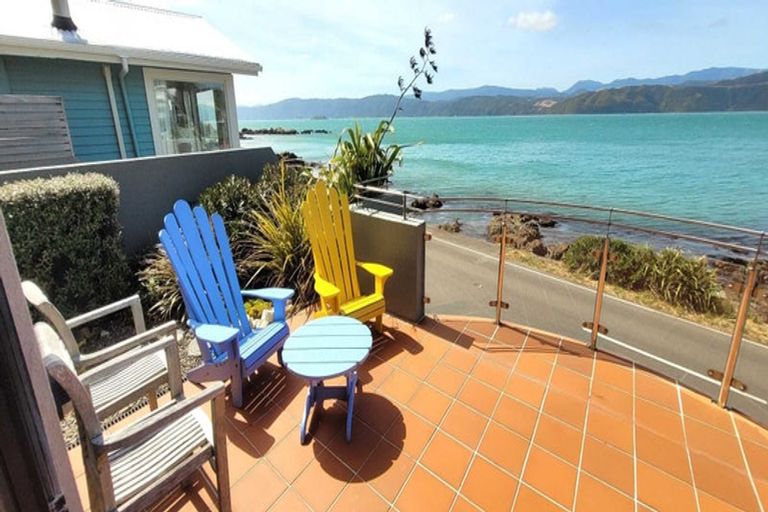 Photo of property in 287 Karaka Bay Road, Karaka Bays, Wellington, 6022