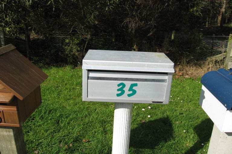 Photo of property in 35 Eucalyptus Way, Nikau Valley, Paraparaumu, 5032