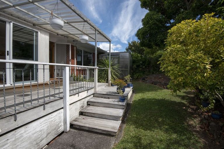 Photo of property in 41 Beechdale Crescent, Pakuranga Heights, Auckland, 2010