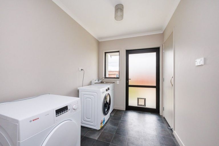 Photo of property in 35 Pegasus Place, Kelvin Grove, Palmerston North, 4414