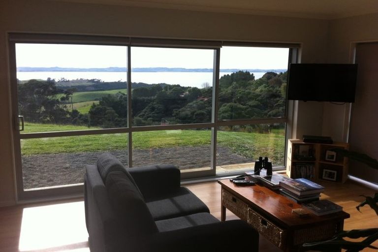 Photo of property in 3143 South Head Road, South Head, Helensville, 0874