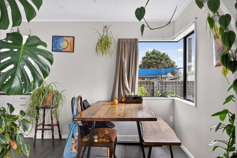Photo of property in 28 Cranby Crescent, Onekawa, Napier, 4110