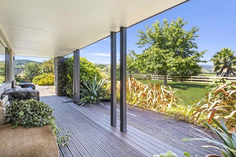 Photo of property in 424 Tararua Road, Levin, 5571
