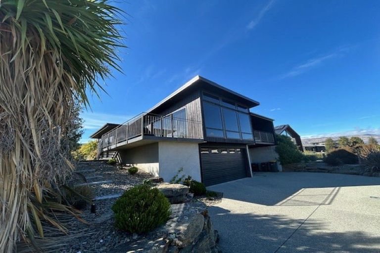 Photo of property in 1 Valley Crescent, Wanaka, 9305