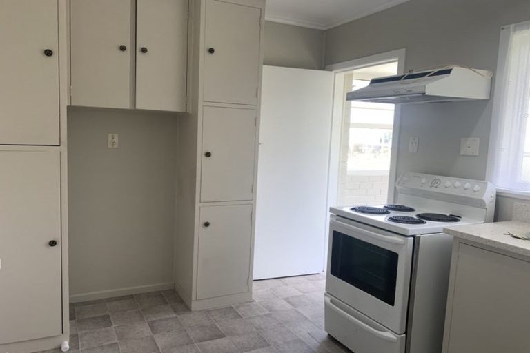 Photo of property in 2/27 Holland Road, Hillcrest, Auckland, 0627