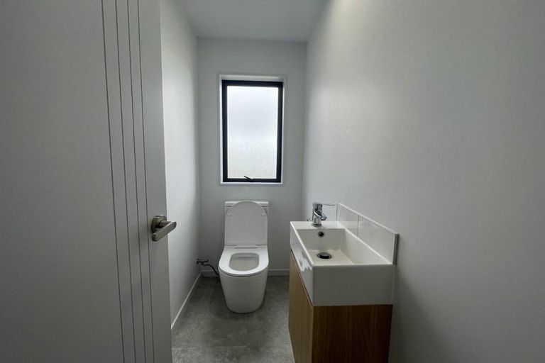 Photo of property in 2c Fowler Street, Northcote, Auckland, 0627