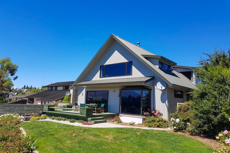 Photo of property in 3 Hamilton Drive, Lake Tekapo, 7999