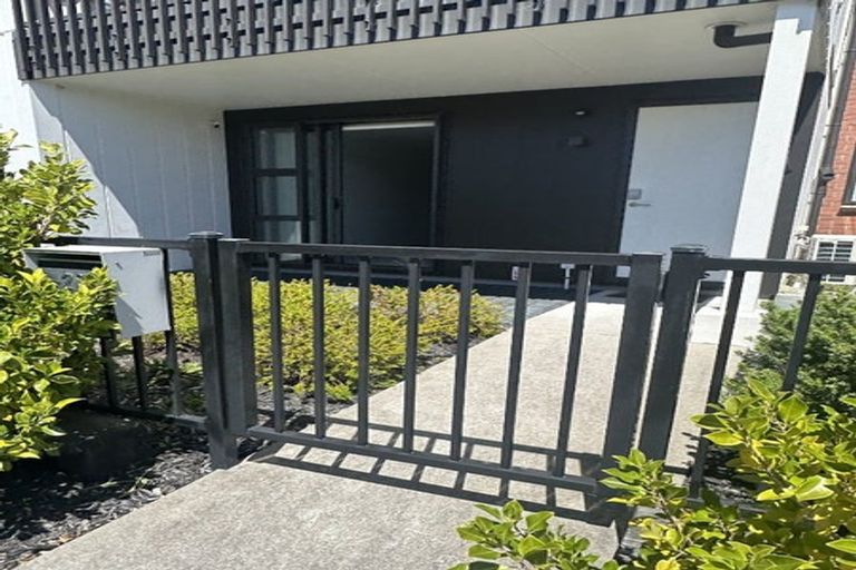 Photo of property in 27 Manarini Road, Westgate, Auckland, 0614