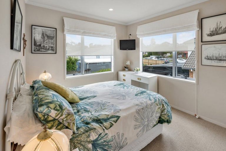 Photo of property in 100 Howe Street, Howick, Auckland, 2014