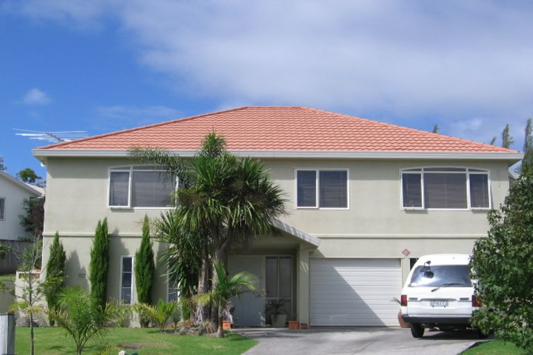 Photo of property in 20 Margaret Henry Crescent, Oteha, Auckland, 0632